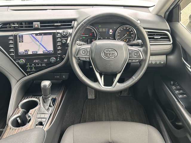 トヨタ カムリ G 山形県 2017(平29)年 6.3万km プラチナホワイトパールマイカ 純正ナビ/（AM/FM/フルセグ/BT）/バックカメラ/クルーズコントロール（追従有）/レザーシート/パワーシート/ステアリングスイッチ/AC100V/集中ドアロック/オートＬＥＤヘッドライト/オートマチックハイビーム/スポーツモード/ビルトインＥＴＣ/スマートキー/横滑り防止装置/衝突被害軽減システム/レーンキープアシスト/電動パーキング