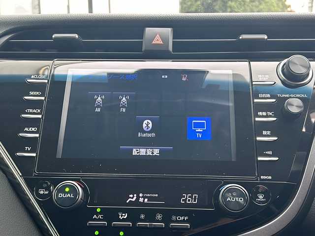 トヨタ カムリ G 山形県 2017(平29)年 6.3万km プラチナホワイトパールマイカ 純正ナビ/（AM/FM/フルセグ/BT）/バックカメラ/クルーズコントロール（追従有）/レザーシート/パワーシート/ステアリングスイッチ/AC100V/集中ドアロック/オートＬＥＤヘッドライト/オートマチックハイビーム/スポーツモード/ビルトインＥＴＣ/スマートキー/横滑り防止装置/衝突被害軽減システム/レーンキープアシスト/電動パーキング