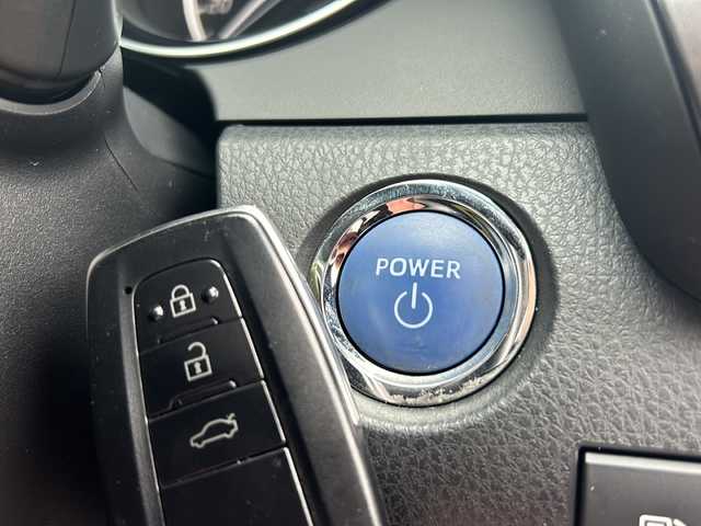 トヨタ カムリ G 山形県 2017(平29)年 6.3万km プラチナホワイトパールマイカ 純正ナビ/（AM/FM/フルセグ/BT）/バックカメラ/クルーズコントロール（追従有）/レザーシート/パワーシート/ステアリングスイッチ/AC100V/集中ドアロック/オートＬＥＤヘッドライト/オートマチックハイビーム/スポーツモード/ビルトインＥＴＣ/スマートキー/横滑り防止装置/衝突被害軽減システム/レーンキープアシスト/電動パーキング