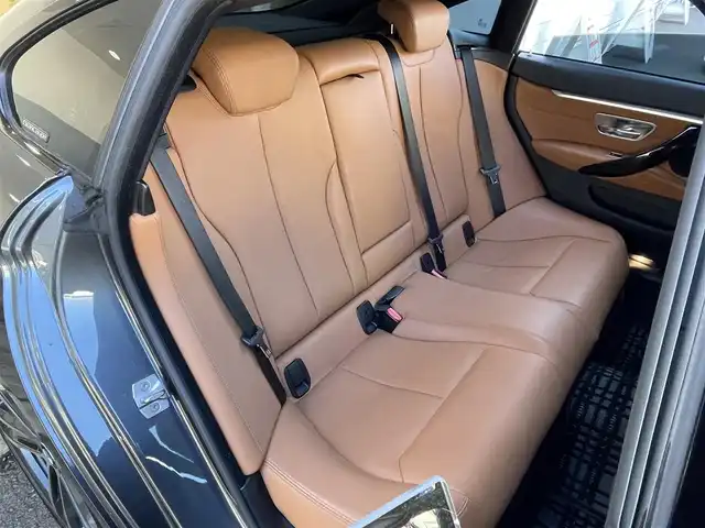 ＢＭＷ ４２０ｉ グランクーペ Mスポーツ 群馬県 2017(平29)年 7.7万km ミネラルグレー ワンオーナー　/純正９インチメモリーナビ　/バックカメラ　/フルセグ　/茶レザーシート　/前席シートヒーター　/ツインパワーターボ　/前席パワーシート　/木目調内装　/社外マフラー　/パドルシフト　/ＡＨＢ　/純正１９型ＡＷ/Bluetooth/LEDフォグランプ/アダプティブクルーズコントロール/シートセットポジションメモリー/アイドリングストップ/純正19インチアルミホイール/純正ETC/オートワイパー/BMWコネクティッドドライブ/本革ステアリング/純正フロアマット/AHB/電動格納ミラー/パワーステアリング/スマートキー