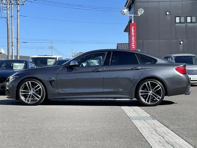 ＢＭＷ ４２０ｉ グランクーペ Mスポーツ 群馬県 2017(平29)年 7.7万km ミネラルグレー ワンオーナー　/純正９インチメモリーナビ　/バックカメラ　/フルセグ　/茶レザーシート　/前席シートヒーター　/ツインパワーターボ　/前席パワーシート　/木目調内装　/社外マフラー　/パドルシフト　/ＡＨＢ　/純正１９型ＡＷ/Bluetooth/LEDフォグランプ/アダプティブクルーズコントロール/シートセットポジションメモリー/アイドリングストップ/純正19インチアルミホイール/純正ETC/オートワイパー/BMWコネクティッドドライブ/本革ステアリング/純正フロアマット/AHB/電動格納ミラー/パワーステアリング/スマートキー
