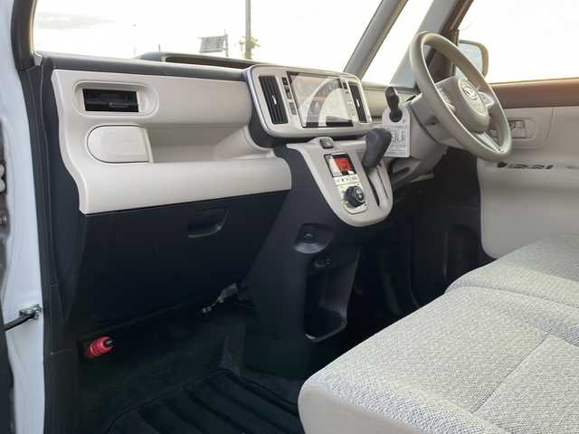 ダイハツ ムーヴ キャンバス G SA Ⅱ 新潟県 2017(平29)年 9.4万km パールホワイトⅢ/ナチュラルベージュマイカメタリック 2トーン 4WD/純正SDナビ(NSZN-X67D)/CD/DVD/BT/フルセグテレビ/バックカメラ/ETC/ドライブレコーダー/衝突被害軽減ブレーキ/レーンキープアシスト/両側パワースライドドア/ベンチシート/運転席シートヒーター /ステアリングスイッチ/スマートキー/プッシュスタート/LEDヘッドライト/オートライト/14インチ冬タイヤ車載