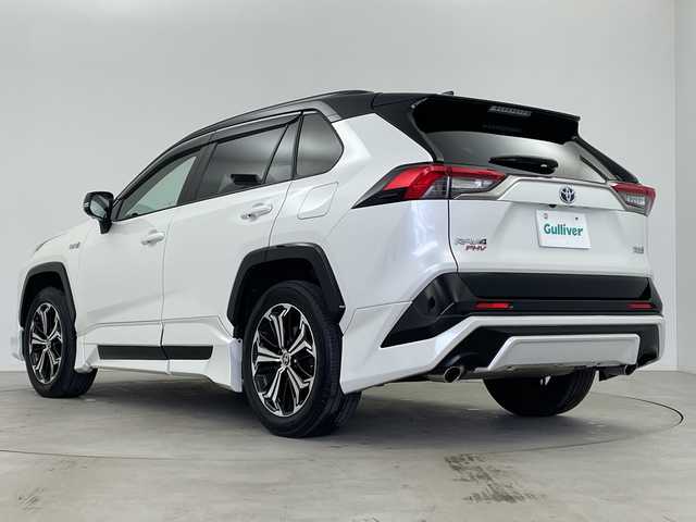 トヨタ ＲＡＶ４ ＰＨＶ ブラックトーン 鹿児島県 2021(令3)年 4.2万km アティチュードブラックマイカ/ホワイトパールクリスタルシャイン 純正ディスプレイオーディオ（ナビキット付き）/パノラミックビューモニター/パノラマムーンルーフ/デジタルインナーミラー/モデリスタエアロ（フロント）/TRDエアロ（サイド、リア）/パワーバックドア/シートメモリー/ETC/ブラインドスポットモニター/D/N席シートヒーター/エアシート/Toyota Safety Sense/・プリクラッシュセーフティー/・レーントレーシングアシスト/・レーダークルーズコントロール/・オートマチックハイビーム/・ロードサインアシスト/盗難防止装置/純正19インチAW/スマートキー