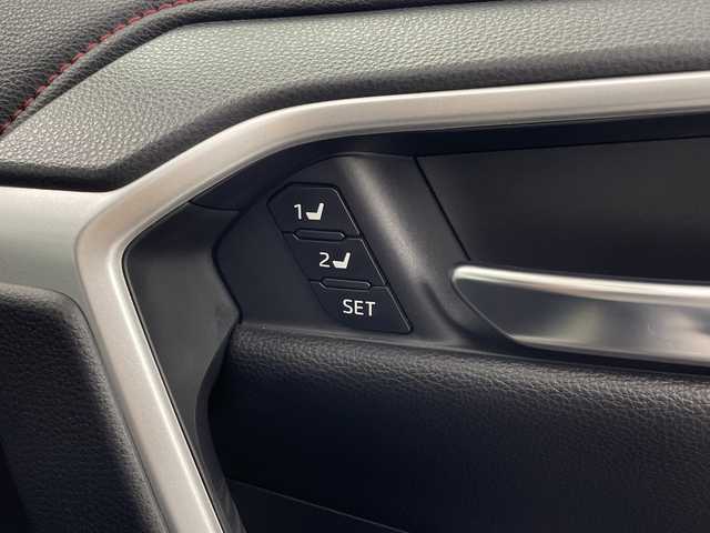 トヨタ ＲＡＶ４ ＰＨＶ ブラックトーン 鹿児島県 2021(令3)年 4.2万km アティチュードブラックマイカ/ホワイトパールクリスタルシャイン 純正ディスプレイオーディオ（ナビキット付き）/パノラミックビューモニター/パノラマムーンルーフ/デジタルインナーミラー/モデリスタエアロ（フロント）/TRDエアロ（サイド、リア）/パワーバックドア/シートメモリー/ETC/ブラインドスポットモニター/D/N席シートヒーター/エアシート/Toyota Safety Sense/・プリクラッシュセーフティー/・レーントレーシングアシスト/・レーダークルーズコントロール/・オートマチックハイビーム/・ロードサインアシスト/盗難防止装置/純正19インチAW/スマートキー
