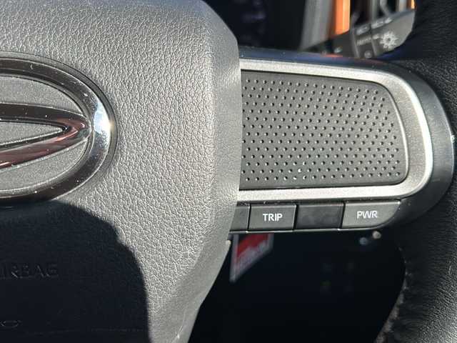 ダイハツ タフト G 鳥取県 2023(令5)年 1.2万km サンドベージュメタリック スマートアシスト/（全車標準装備、衝突回避支援ブレーキ機能など）/電動パーキングブレーキ/ステレオカメラ（新開発）/夜間歩行者検知機能/プッシュボタンスタート、キーフリーシステム/シートヒーター（運転席・助手席）/オートエアコン/電動格納ミラー/ガラスルーフ/LEDヘッドランプ/LEDフォグランプ/9インチスマホ連携ディスプレイオーディオ/ドラレコ/ETC