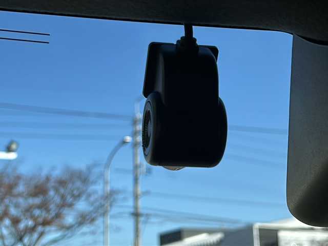 ダイハツ タフト G 鳥取県 2023(令5)年 1.2万km サンドベージュメタリック スマートアシスト/（全車標準装備、衝突回避支援ブレーキ機能など）/電動パーキングブレーキ/ステレオカメラ（新開発）/夜間歩行者検知機能/プッシュボタンスタート、キーフリーシステム/シートヒーター（運転席・助手席）/オートエアコン/電動格納ミラー/ガラスルーフ/LEDヘッドランプ/LEDフォグランプ/9インチスマホ連携ディスプレイオーディオ/ドラレコ/ETC