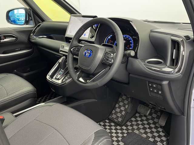 トヨタ ノア ハイブリッド S－Z 栃木県 2024(令6)年 0.4万km メタルストリームM 純正ナビ/（BT/CD/DVD/フルセグ/AM/FM/ミラーリング）/衝突軽減システム/全周囲カメラ/車線逸脱抑制機能/横滑り防止/レーダークルーズコントロール/後席モニター/パーキングサポート/クリアランナソー/ブラインドスポットモニター/両側パワースライドドア/インテリジェントルームミラー/シートヒーター/ステアリングヒーター/ビルトインETC2.0/ドライブレコーダー/純正アルミホイール/プッシュスタート/スマートキー