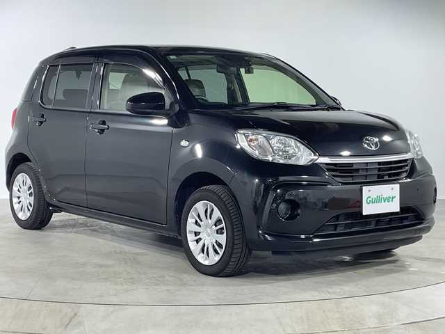 トヨタ パッソ X Lパッケージ 福岡県 2018(平30)年 4.9万km ブラックマイカメタリック 社外メモリナビ/・CD/DVD/BT/フルセグTV/・バックモニター/トヨタセーフティセンス/・プリクラッシュセーフティ/・レーンディパーチャーアラート/・オートハイビーム/クリアランスソナー/ドライブレコーダー前後/ETC/スマートキー/・プッシュスタート/オートライト/ステアリングリモコン/アイドリングストップ/電動格納ミラー/フロアマット/ドアバイザー