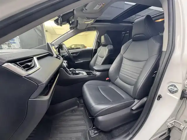 トヨタ ＲＡＶ４ G Zパッケージ 滋賀県 2020(令2)年 4.5万km ホワイトパールクリスタルシャイン 社外９インチナビ/(CD/DVDSD/フルセグTV/Bluetooth)/サンルーフ/クリアランスソナー/ブラインドスポットモニター/レーダークルーズコントロール/バックカメラ/パワーバックドア/ETC/シートヒーター/ステアリングヒーター/前後ドライブレコーダー/オートライト/オートハイビーム/LEDヘッドライト