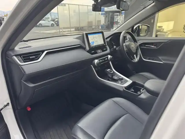 トヨタ ＲＡＶ４ G Zパッケージ 滋賀県 2020(令2)年 4.5万km ホワイトパールクリスタルシャイン 社外９インチナビ/(CD/DVDSD/フルセグTV/Bluetooth)/サンルーフ/クリアランスソナー/ブラインドスポットモニター/レーダークルーズコントロール/バックカメラ/パワーバックドア/ETC/シートヒーター/ステアリングヒーター/前後ドライブレコーダー/オートライト/オートハイビーム/LEDヘッドライト