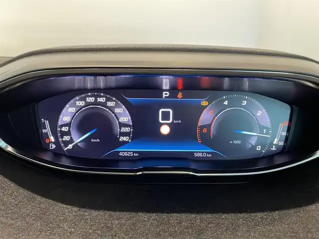 プジョー ５００８ GT ブルーHDi 愛知県 2021(令3)年 4.1万km BLANC NACRE ディスプレイオーディオ　/Ｂｌｕｅｔｏｏｔｈ　/ミラーリンク　/ＡｐｐｌｅＣａｒＰｌａｙ　/ＡｎｄｒｏｉｄＡｕｔｏ　/バックカメラ　/シートヒーター　/運転席ランバーサポート/ＡＣＣ　/ＡＳＢ　/ＬＫＡ　/ＢＳＭ　/ＥＴＣ/プッシュスタート/アイドリングストップ/LEDヘッドライト