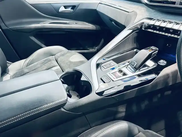 プジョー ５００８ GT ブルーHDi 大阪府 2021(令3)年 4.1万km BLANC NACRE ハーフレザー/Dメモリ付きパワーシート/シートヒーター/純正ディスプレイオーディオ/applecarplay/バック・サイドカメラ/純正18インチAW/LEDヘッドライト/電動リアゲート/ワイヤレス充電/FOCALスピーカー/ブラインドスポット/パドルシフト/クリアランスソナー/ETC/ドラレコ/ACC