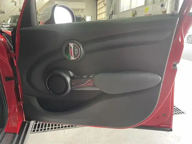 ＭＩＮＩ ミニ クーパー D 兵庫県 2019(平31)年 2.1万km 赤 純正ナビ/バックカメラ/社外フルセグTV/社外DVD/ETC/LEDヘッドライト/ドライブレコーダー/スマートキー/シートカバー