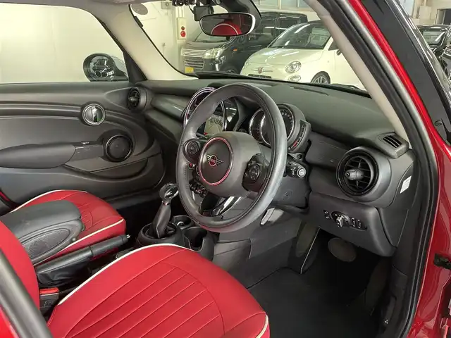 ＭＩＮＩ ミニ クーパー D 兵庫県 2019(平31)年 2.1万km 赤 純正ナビ/バックカメラ/社外フルセグTV/社外DVD/ETC/LEDヘッドライト/ドライブレコーダー/スマートキー/シートカバー