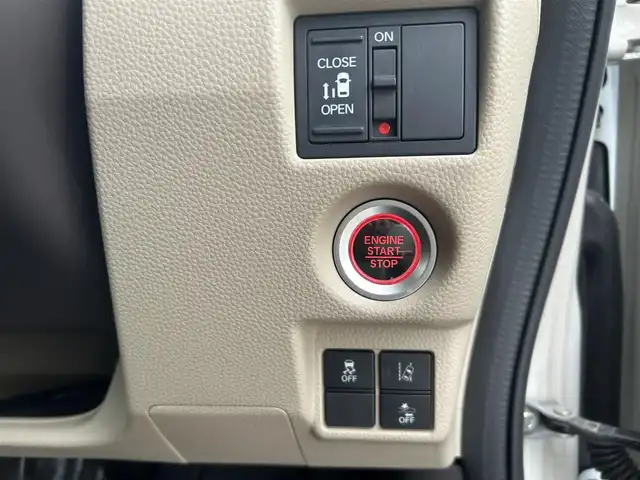ホンダ Ｎ ＢＯＸ G L ホンダセンシング 富山県 2019(令1)年 5.9万km プラチナホワイトパール ワンオーナー/純正9インチナビ/Bluetooth/Apple Car Play/DVD再生/USBソケット/フルセグTV/バックカメラ/ウィンカーミラー/クルーズコントロール/ドアバイザー/プッシュスタート/LEDヘッドライト/パワースライドドア/ビルトインETC/スマートキー/スペアキー有/衝突軽減ブレーキ（CMBS）/路外逸脱抑制機能/ドライブレコーダー/夏タイヤ積み込み
