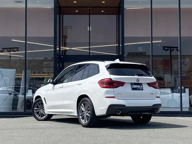 ＢＭＷ Ｘ３ 20d xDrive Mスポーツ 福岡県 2020(令2)年 2.6万km アルピンホワイトⅢ ・アダプティブクルーズコントロール/・純正ＨＤＤナビ／ＵＳＢ／Ｂｌｕｅｔｏｏｔｈ／ＡｐｐｌｅＣａｒＰｌａｙ/・全方位カメラ/・ハーフレザーシート／シートヒーター/・ＥＴＣ/・前後ドライブレコーダー/・純正１９ＡＷ/・プッシュスタート/・パーキングアシスト/・アイドリングストップ/・スマートキー/・フルフラットシート/・レーンキープアシスト/・オートライト/・LEDライト/・ヘッドアップディスプレイ/・ワイヤレス充電