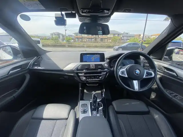 ＢＭＷ Ｘ３ 20d xDrive Mスポーツ 福岡県 2020(令2)年 2.6万km アルピンホワイトⅢ ・アダプティブクルーズコントロール/・純正ＨＤＤナビ／ＵＳＢ／Ｂｌｕｅｔｏｏｔｈ／ＡｐｐｌｅＣａｒＰｌａｙ/・全方位カメラ/・ハーフレザーシート／シートヒーター/・ＥＴＣ/・前後ドライブレコーダー/・純正１９ＡＷ/・プッシュスタート/・パーキングアシスト/・アイドリングストップ/・スマートキー/・フルフラットシート/・レーンキープアシスト/・オートライト/・LEDライト/・ヘッドアップディスプレイ/・ワイヤレス充電