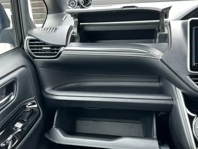 トヨタ エスクァイア ハイブリッド Gi 埼玉県 2021(令3)年 7.3万km ブラック ワンオーナー/両側パワスラ/純正ナビ/・NSZT-Y68T/・バックカメラ/・フルセグ/・CD、DVD/・Bluetooth/ETC/前席シートヒーター/USB充電ポート×４/nanoeデュアルエアコン/社外スピーカー/クルコン