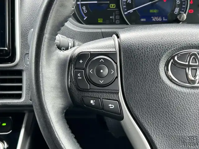 トヨタ エスクァイア ハイブリッド Gi 埼玉県 2021(令3)年 7.3万km ブラック ワンオーナー/両側パワスラ/純正ナビ/・NSZT-Y68T/・バックカメラ/・フルセグ/・CD、DVD/・Bluetooth/ETC/前席シートヒーター/USB充電ポート×４/nanoeデュアルエアコン/社外スピーカー/クルコン