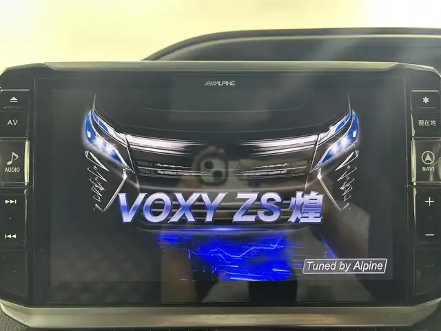トヨタ ヴォクシー ZS 煌Ⅱ 佐賀県 2019(令1)年 8万km ホワイトパールクリスタルシャイン 社外アルパイン製11インチナビ/【フルセグTV.DVD.CD.Bluetooth】/社外アルパイン製12.8インチフリップダウンモニター/バックカメラ/衝突被害軽減システム/クルーズコントロール/車線逸脱警報/クリアランスソナー/オートライト/オートマチックハイビーム/前方ドライブレコーダー/両側パワースライドドア/ビルトインETC/LEDヘッドライト/フォグライト/シートバックテーブル/後席サンシェード/レザー調シートカバー/社外フロアマット/純正16インチアルミホイール/スペアキー×1