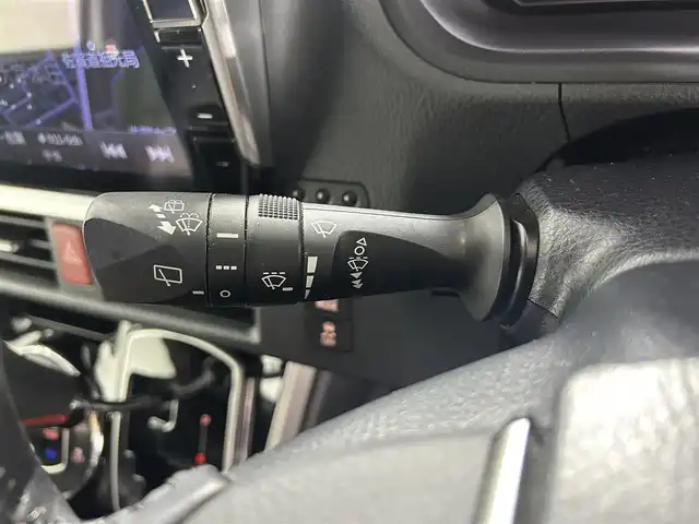 トヨタ ヴォクシー ZS 煌Ⅱ 佐賀県 2019(令1)年 8万km ホワイトパールクリスタルシャイン 社外アルパイン製11インチナビ/【フルセグTV.DVD.CD.Bluetooth】/社外アルパイン製12.8インチフリップダウンモニター/バックカメラ/衝突被害軽減システム/クルーズコントロール/車線逸脱警報/クリアランスソナー/オートライト/オートマチックハイビーム/前方ドライブレコーダー/両側パワースライドドア/ビルトインETC/LEDヘッドライト/フォグライト/シートバックテーブル/後席サンシェード/レザー調シートカバー/社外フロアマット/純正16インチアルミホイール/スペアキー×1