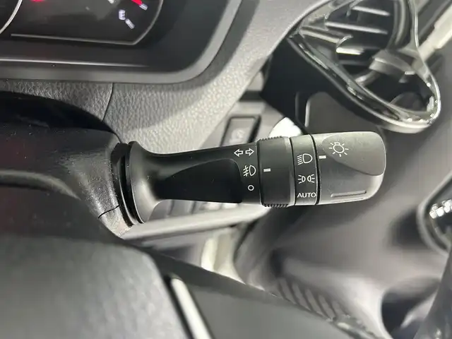 トヨタ ヴォクシー ZS 煌Ⅱ 佐賀県 2019(令1)年 8万km ホワイトパールクリスタルシャイン 社外アルパイン製11インチナビ/【フルセグTV.DVD.CD.Bluetooth】/社外アルパイン製12.8インチフリップダウンモニター/バックカメラ/衝突被害軽減システム/クルーズコントロール/車線逸脱警報/クリアランスソナー/オートライト/オートマチックハイビーム/前方ドライブレコーダー/両側パワースライドドア/ビルトインETC/LEDヘッドライト/フォグライト/シートバックテーブル/後席サンシェード/レザー調シートカバー/社外フロアマット/純正16インチアルミホイール/スペアキー×1