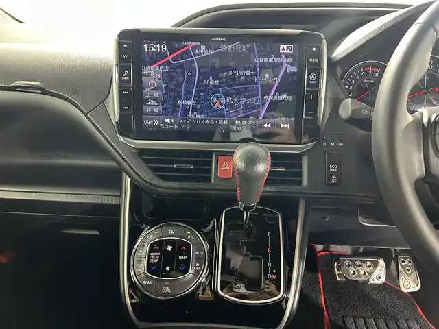 トヨタ ヴォクシー ZS 煌Ⅱ 佐賀県 2019(令1)年 8万km ホワイトパールクリスタルシャイン 社外アルパイン製11インチナビ/【フルセグTV.DVD.CD.Bluetooth】/社外アルパイン製12.8インチフリップダウンモニター/バックカメラ/衝突被害軽減システム/クルーズコントロール/車線逸脱警報/クリアランスソナー/オートライト/オートマチックハイビーム/前方ドライブレコーダー/両側パワースライドドア/ビルトインETC/LEDヘッドライト/フォグライト/シートバックテーブル/後席サンシェード/レザー調シートカバー/社外フロアマット/純正16インチアルミホイール/スペアキー×1