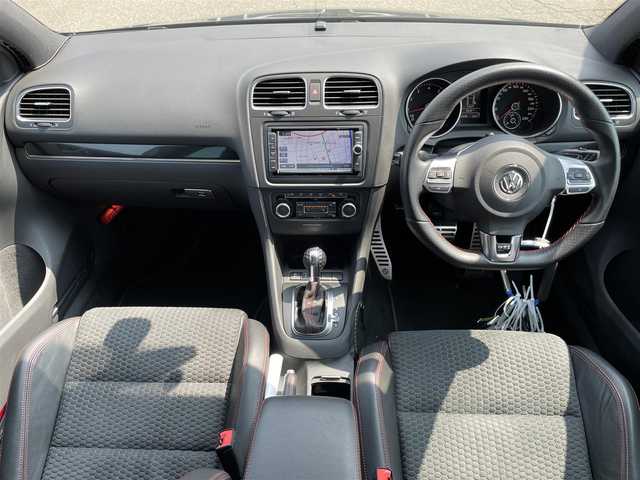 フォルクスワーゲン ゴルフ GTi エディション35 新潟県 2011(平23)年 5.7万km ガンＭ 純正ナビ/CD/DVD/SD/Bluetooth/ハーフレザーシート/純正アルミ１８インチ/キセノンヘッドライト/オートライト/革巻きステアリング/電動格納式ミラー/ETC