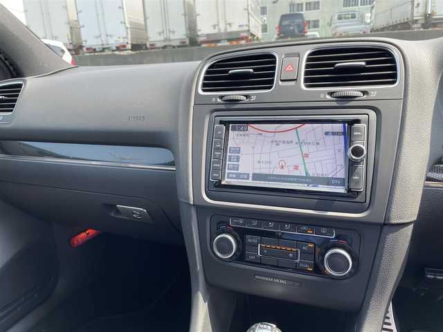 フォルクスワーゲン ゴルフ GTi エディション35 新潟県 2011(平23)年 5.7万km ガンＭ 純正ナビ/CD/DVD/SD/Bluetooth/ハーフレザーシート/純正アルミ１８インチ/キセノンヘッドライト/オートライト/革巻きステアリング/電動格納式ミラー/ETC