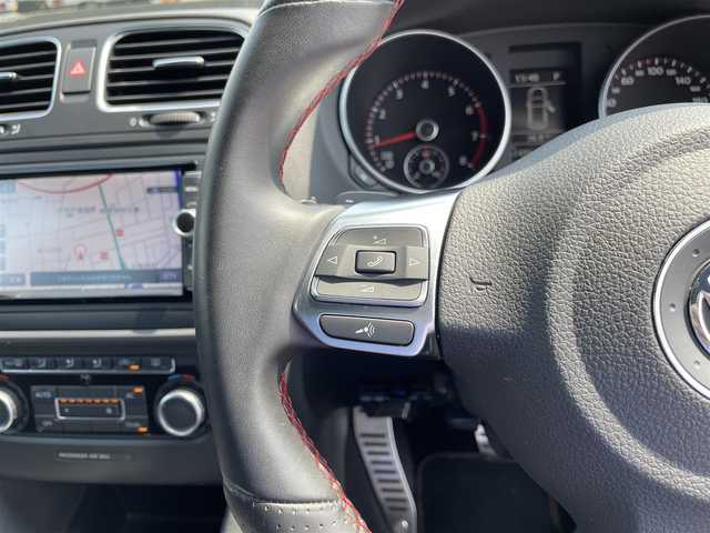 フォルクスワーゲン ゴルフ GTi エディション35 新潟県 2011(平23)年 5.7万km ガンＭ 純正ナビ/CD/DVD/SD/Bluetooth/ハーフレザーシート/純正アルミ１８インチ/キセノンヘッドライト/オートライト/革巻きステアリング/電動格納式ミラー/ETC