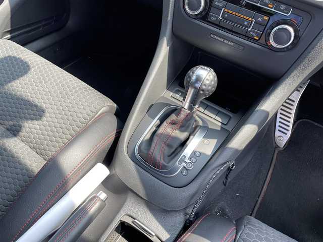 フォルクスワーゲン ゴルフ GTi エディション35 新潟県 2011(平23)年 5.7万km ガンＭ 純正ナビ/CD/DVD/SD/Bluetooth/ハーフレザーシート/純正アルミ１８インチ/キセノンヘッドライト/オートライト/革巻きステアリング/電動格納式ミラー/ETC