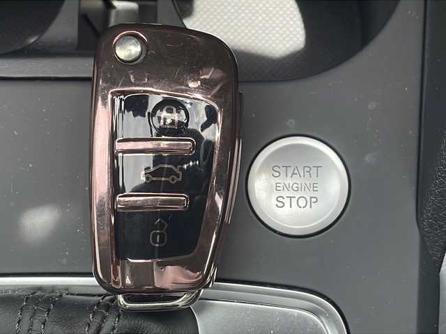 アウディ Ｑ２ 30TFSIスポーツ 福岡県 2018(平30)年 1.9万km パール 純正ナビ（AM/FM/BT）/前席シートヒーター/バーチャルコックピット/アダプティブクルーズコントロール/バックカメラ/クリアランスソナー/前後ドライブレコーダー/パワーバックドア/LEDヘッドライト/ETC2.0/トラクションコントロール/アイドリングストップ/純正17インチアルミホイール/フロアマット/スペアキー×１/取扱説明書