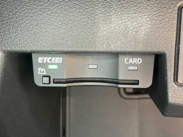 アウディ Ｑ２ 30TFSIスポーツ 福岡県 2018(平30)年 1.9万km パール 純正ナビ（AM/FM/BT）/前席シートヒーター/バーチャルコックピット/アダプティブクルーズコントロール/バックカメラ/クリアランスソナー/前後ドライブレコーダー/パワーバックドア/LEDヘッドライト/ETC2.0/トラクションコントロール/アイドリングストップ/純正17インチアルミホイール/フロアマット/スペアキー×１/取扱説明書