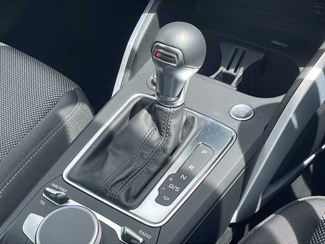 アウディ Ｑ２ 30TFSIスポーツ 福岡県 2018(平30)年 1.9万km パール 純正ナビ（AM/FM/BT）/前席シートヒーター/バーチャルコックピット/アダプティブクルーズコントロール/バックカメラ/クリアランスソナー/前後ドライブレコーダー/パワーバックドア/LEDヘッドライト/ETC2.0/トラクションコントロール/アイドリングストップ/純正17インチアルミホイール/フロアマット/スペアキー×１/取扱説明書