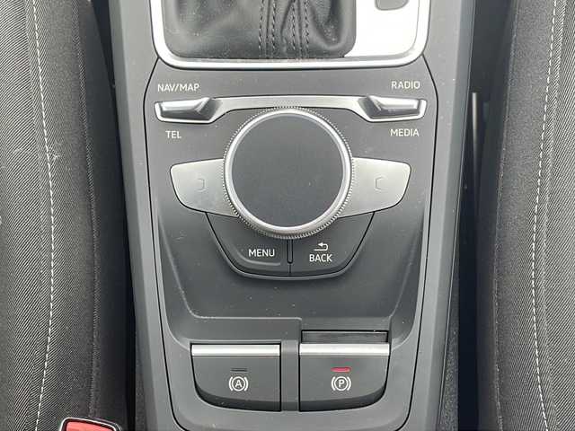 アウディ Ｑ２ 30TFSIスポーツ 福岡県 2018(平30)年 1.9万km パール 純正ナビ（AM/FM/BT）/前席シートヒーター/バーチャルコックピット/アダプティブクルーズコントロール/バックカメラ/クリアランスソナー/前後ドライブレコーダー/パワーバックドア/LEDヘッドライト/ETC2.0/トラクションコントロール/アイドリングストップ/純正17インチアルミホイール/フロアマット/スペアキー×１/取扱説明書