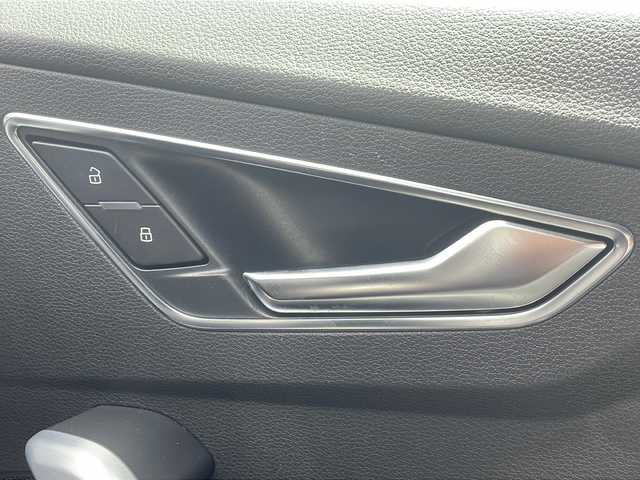 アウディ Ｑ２ 30TFSIスポーツ 福岡県 2018(平30)年 1.9万km パール 純正ナビ（AM/FM/BT）/前席シートヒーター/バーチャルコックピット/アダプティブクルーズコントロール/バックカメラ/クリアランスソナー/前後ドライブレコーダー/パワーバックドア/LEDヘッドライト/ETC2.0/トラクションコントロール/アイドリングストップ/純正17インチアルミホイール/フロアマット/スペアキー×１/取扱説明書