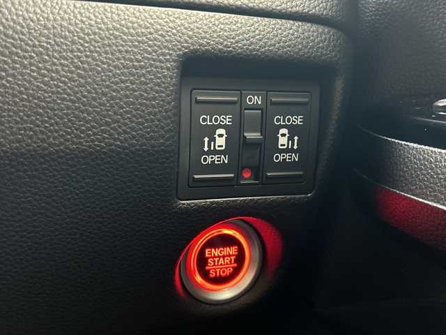 ホンダ Ｎ ＢＯＸ カスタム G L ターボ ホンダセンシング 京都府 2017(平29)年 3.9万km ルナシルバーM 純正ナビ /両側パワースライドドア /アダプティブクルーズコントロール /衝突軽減ブレーキ /路外逸脱抑制機能　/シートヒーター　/フルセグTV /Bluetoothオーディオ　/バックモニター /ETC /前後ドライブレコーダー /LEDヘッドライト/シーケンシャルターンシグナル/ハーフレザー/純正15インチAW/禁煙車