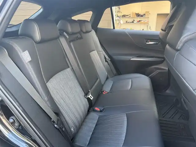 トヨタ ハリアー G 香川県 2024(令6)年 1万km プレシャスブラックパール ワンオーナー/12.3インチディスプレイオーディオ/（コネクティッドナビ対応）/バックカメラ/デジタルインナーミラー/トヨタセーフティセンス/プリクラッシュセーフティ/オートハイビーム/レーンキープ/ハーフレザーシート/パワーシート/クリアランスソナー/LEDヘッドライト/レーダー/スマートキー/ビルトインETC/純正マット