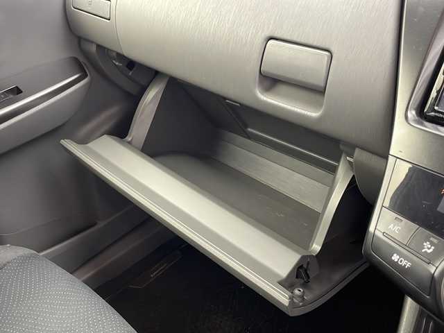 トヨタ プリウス α S チューンブラック 兵庫県 2014(平26)年 10.1万km ブラキッシュレッドマイカ 　ワンセグテレビ/　バックカメラ/　アイドリングストップ/　ウィンカーミラー/　ドアバイザー/　プッシュスタート/　ETC/　スマートキー/　フォグランプ/　HIDライト/　オートライト/　スペアキー