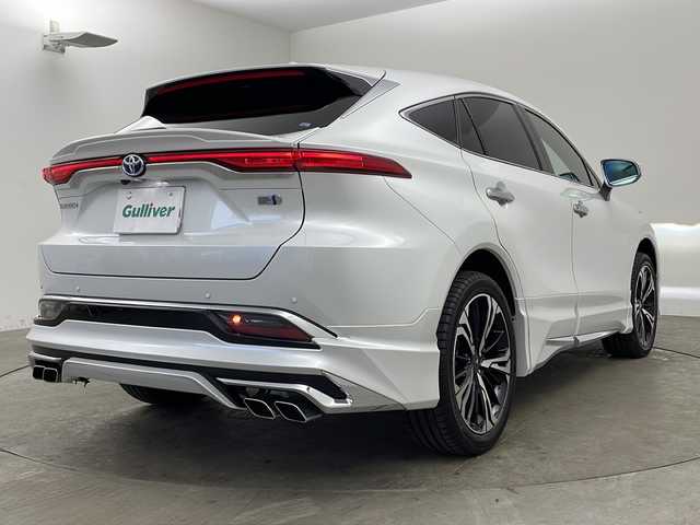 トヨタ ハリアー ハイブリッド Z レザーパッケージ 兵庫県 2023(令5)年 6万km プラチナホワイトパールマイカ ・ワンオーナー車/・純正12.3インチナビ/・Bluetooth/USB/Miracast/フルセグテレビ/・パノラミックビューモニター/・パノラマルーフ/・トヨタセーフティセンス/・プリクラッシュセーフティ/・レーントレーシングアシスト/・レーダクルーズコントロール/・アダプティブハイビームシステム/・クリアランスソナー/・ロードサインアシスト/・ドライバー異常時対応システム/・先行車発進告知機能/・パーキングサポートブレーキ/・ヒルスタートアシストコントロール/・S-VSC/・緊急ブレーキシグナル/・ドライブスタートコントロール/・パワーバックドア/・電動パーキングブレーキ/・オートホールドブレーキ/・革巻きステアリング/・ステアリングスイッチ/・ステアリングヒーター/・前席パワーシート/・運転席メモリシート/・前席シートヒーター/・前席シートベンチレーション/・純正デジタルインナーミラー/・JBLプレミアムサウンドシステム/・LEDヘッドライト/・20インチモデリスタアルミホイールタイヤ/・モデリスタエアロ/・ビルトインETC/・スペアキー/・AC100V充電/・寒冷地仕様車/・GPSレーダー