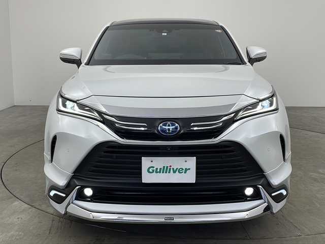 トヨタ ハリアー ハイブリッド Z レザーパッケージ 兵庫県 2023(令5)年 6万km プラチナホワイトパールマイカ ・ワンオーナー車/・純正12.3インチナビ/・Bluetooth/USB/Miracast/フルセグテレビ/・パノラミックビューモニター/・パノラマルーフ/・トヨタセーフティセンス/・プリクラッシュセーフティ/・レーントレーシングアシスト/・レーダクルーズコントロール/・アダプティブハイビームシステム/・クリアランスソナー/・ロードサインアシスト/・ドライバー異常時対応システム/・先行車発進告知機能/・パーキングサポートブレーキ/・ヒルスタートアシストコントロール/・S-VSC/・緊急ブレーキシグナル/・ドライブスタートコントロール/・パワーバックドア/・電動パーキングブレーキ/・オートホールドブレーキ/・革巻きステアリング/・ステアリングスイッチ/・ステアリングヒーター/・前席パワーシート/・運転席メモリシート/・前席シートヒーター/・前席シートベンチレーション/・純正デジタルインナーミラー/・JBLプレミアムサウンドシステム/・LEDヘッドライト/・20インチモデリスタアルミホイールタイヤ/・モデリスタエアロ/・ビルトインETC/・スペアキー/・AC100V充電/・寒冷地仕様車/・GPSレーダー