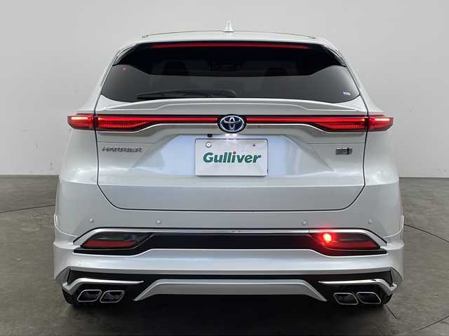 トヨタ ハリアー ハイブリッド Z レザーパッケージ 兵庫県 2023(令5)年 6万km プラチナホワイトパールマイカ ・ワンオーナー車/・純正12.3インチナビ/・Bluetooth/USB/Miracast/フルセグテレビ/・パノラミックビューモニター/・パノラマルーフ/・トヨタセーフティセンス/・プリクラッシュセーフティ/・レーントレーシングアシスト/・レーダクルーズコントロール/・アダプティブハイビームシステム/・クリアランスソナー/・ロードサインアシスト/・ドライバー異常時対応システム/・先行車発進告知機能/・パーキングサポートブレーキ/・ヒルスタートアシストコントロール/・S-VSC/・緊急ブレーキシグナル/・ドライブスタートコントロール/・パワーバックドア/・電動パーキングブレーキ/・オートホールドブレーキ/・革巻きステアリング/・ステアリングスイッチ/・ステアリングヒーター/・前席パワーシート/・運転席メモリシート/・前席シートヒーター/・前席シートベンチレーション/・純正デジタルインナーミラー/・JBLプレミアムサウンドシステム/・LEDヘッドライト/・20インチモデリスタアルミホイールタイヤ/・モデリスタエアロ/・ビルトインETC/・スペアキー/・AC100V充電/・寒冷地仕様車/・GPSレーダー