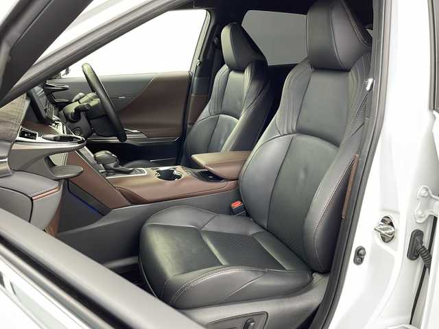 トヨタ ハリアー ハイブリッド Z レザーパッケージ 兵庫県 2023(令5)年 6万km プラチナホワイトパールマイカ ・ワンオーナー車/・純正12.3インチナビ/・Bluetooth/USB/Miracast/フルセグテレビ/・パノラミックビューモニター/・パノラマルーフ/・トヨタセーフティセンス/・プリクラッシュセーフティ/・レーントレーシングアシスト/・レーダクルーズコントロール/・アダプティブハイビームシステム/・クリアランスソナー/・ロードサインアシスト/・ドライバー異常時対応システム/・先行車発進告知機能/・パーキングサポートブレーキ/・ヒルスタートアシストコントロール/・S-VSC/・緊急ブレーキシグナル/・ドライブスタートコントロール/・パワーバックドア/・電動パーキングブレーキ/・オートホールドブレーキ/・革巻きステアリング/・ステアリングスイッチ/・ステアリングヒーター/・前席パワーシート/・運転席メモリシート/・前席シートヒーター/・前席シートベンチレーション/・純正デジタルインナーミラー/・JBLプレミアムサウンドシステム/・LEDヘッドライト/・20インチモデリスタアルミホイールタイヤ/・モデリスタエアロ/・ビルトインETC/・スペアキー/・AC100V充電/・寒冷地仕様車/・GPSレーダー