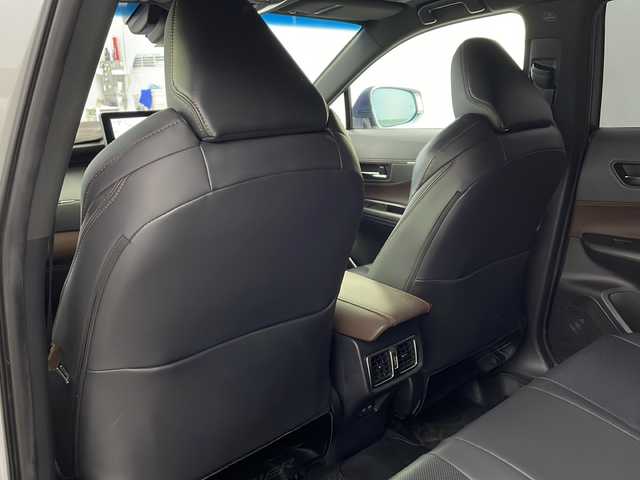 トヨタ ハリアー ハイブリッド Z レザーパッケージ 兵庫県 2023(令5)年 6万km プラチナホワイトパールマイカ ・ワンオーナー車/・純正12.3インチナビ/・Bluetooth/USB/Miracast/フルセグテレビ/・パノラミックビューモニター/・パノラマルーフ/・トヨタセーフティセンス/・プリクラッシュセーフティ/・レーントレーシングアシスト/・レーダクルーズコントロール/・アダプティブハイビームシステム/・クリアランスソナー/・ロードサインアシスト/・ドライバー異常時対応システム/・先行車発進告知機能/・パーキングサポートブレーキ/・ヒルスタートアシストコントロール/・S-VSC/・緊急ブレーキシグナル/・ドライブスタートコントロール/・パワーバックドア/・電動パーキングブレーキ/・オートホールドブレーキ/・革巻きステアリング/・ステアリングスイッチ/・ステアリングヒーター/・前席パワーシート/・運転席メモリシート/・前席シートヒーター/・前席シートベンチレーション/・純正デジタルインナーミラー/・JBLプレミアムサウンドシステム/・LEDヘッドライト/・20インチモデリスタアルミホイールタイヤ/・モデリスタエアロ/・ビルトインETC/・スペアキー/・AC100V充電/・寒冷地仕様車/・GPSレーダー