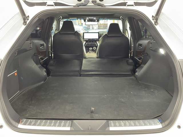 トヨタ ハリアー ハイブリッド Z レザーパッケージ 兵庫県 2023(令5)年 6万km プラチナホワイトパールマイカ ・ワンオーナー車/・純正12.3インチナビ/・Bluetooth/USB/Miracast/フルセグテレビ/・パノラミックビューモニター/・パノラマルーフ/・トヨタセーフティセンス/・プリクラッシュセーフティ/・レーントレーシングアシスト/・レーダクルーズコントロール/・アダプティブハイビームシステム/・クリアランスソナー/・ロードサインアシスト/・ドライバー異常時対応システム/・先行車発進告知機能/・パーキングサポートブレーキ/・ヒルスタートアシストコントロール/・S-VSC/・緊急ブレーキシグナル/・ドライブスタートコントロール/・パワーバックドア/・電動パーキングブレーキ/・オートホールドブレーキ/・革巻きステアリング/・ステアリングスイッチ/・ステアリングヒーター/・前席パワーシート/・運転席メモリシート/・前席シートヒーター/・前席シートベンチレーション/・純正デジタルインナーミラー/・JBLプレミアムサウンドシステム/・LEDヘッドライト/・20インチモデリスタアルミホイールタイヤ/・モデリスタエアロ/・ビルトインETC/・スペアキー/・AC100V充電/・寒冷地仕様車/・GPSレーダー