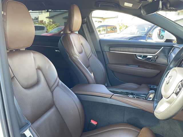 ボルボ Ｖ９０ 岩手県 2021(令3)年 4.2万km 白 harman/kardonサウンドシステム ヘッドアップディスプレイ/アダプティブクルーズコントロール レーンキープアシスト BLIS/全方位カメラ　レザーシート　シートベンチレーション　シートヒーター　メモリ機能付きパワーシート　LEDヘッドライト スマートキー/パワーバックドア 純正19インチAW ステアリングスイッチ 液晶メーターパネル ワイヤレスチャージング ステアリングヒーター　