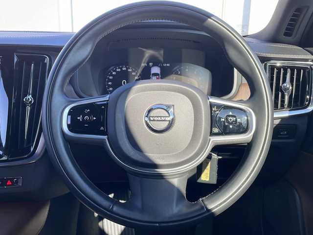 ボルボ Ｖ９０ 岩手県 2021(令3)年 4.2万km 白 harman/kardonサウンドシステム ヘッドアップディスプレイ/アダプティブクルーズコントロール レーンキープアシスト BLIS/全方位カメラ　レザーシート　シートベンチレーション　シートヒーター　メモリ機能付きパワーシート　LEDヘッドライト スマートキー/パワーバックドア 純正19インチAW ステアリングスイッチ 液晶メーターパネル ワイヤレスチャージング ステアリングヒーター　