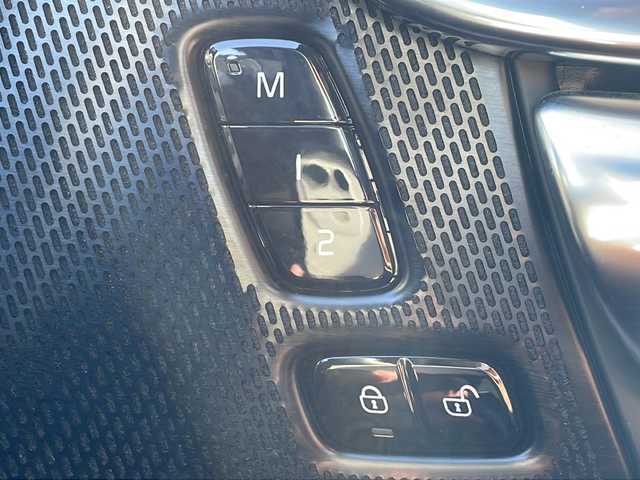 ボルボ Ｖ９０ 岩手県 2021(令3)年 4.2万km 白 harman/kardonサウンドシステム ヘッドアップディスプレイ/アダプティブクルーズコントロール レーンキープアシスト BLIS/全方位カメラ　レザーシート　シートベンチレーション　シートヒーター　メモリ機能付きパワーシート　LEDヘッドライト スマートキー/パワーバックドア 純正19インチAW ステアリングスイッチ 液晶メーターパネル ワイヤレスチャージング ステアリングヒーター　