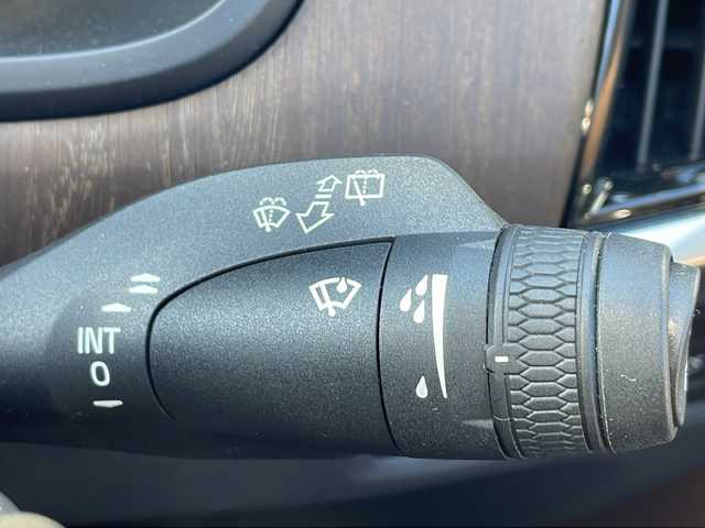 ボルボ Ｖ９０ 岩手県 2021(令3)年 4.2万km 白 harman/kardonサウンドシステム ヘッドアップディスプレイ/アダプティブクルーズコントロール レーンキープアシスト BLIS/全方位カメラ　レザーシート　シートベンチレーション　シートヒーター　メモリ機能付きパワーシート　LEDヘッドライト スマートキー/パワーバックドア 純正19インチAW ステアリングスイッチ 液晶メーターパネル ワイヤレスチャージング ステアリングヒーター　