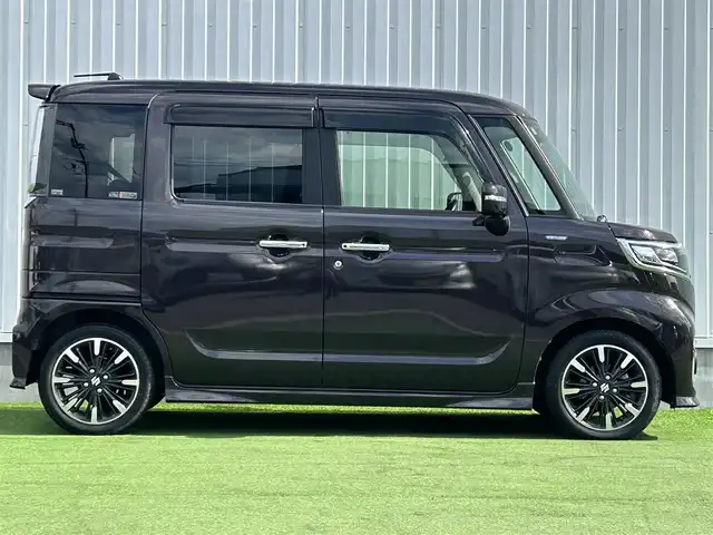 スズキ スペーシア カスタム HYBRID XS 香川県 2020(令2)年 1.1万km アーバンブラウンパールメタリック 社外7インチナビ(MDV-S707W)/→FM/AM/TV/CD/Bluetooth/スズキセーフティーセンス/・全方位モニター用カメラ/・アダクティブクルーズコントロール（全車速追従機能付）/・デュアルセンサーブレーキサポートII/・誤発信抑制機能（前後）/・後退ブレーキサポート/・車線逸脱抑制機能/・標識認識機能/両側パワースライドドア/D席シートヒーター/ハーフレザーシート/ヘッドアップディスプレイ/LEDヘッドライト/LEDフォグランプ/オートライト/革巻きステアリング/ステアリングリモコン/純正アルミホイール15インチ/ドライブレコーダー/コーナーセンサー/アイドリングストップ/オートエアコン/純正フロアマット/純正ドアバイザー/ETC/スマートキー/プッシュスタート